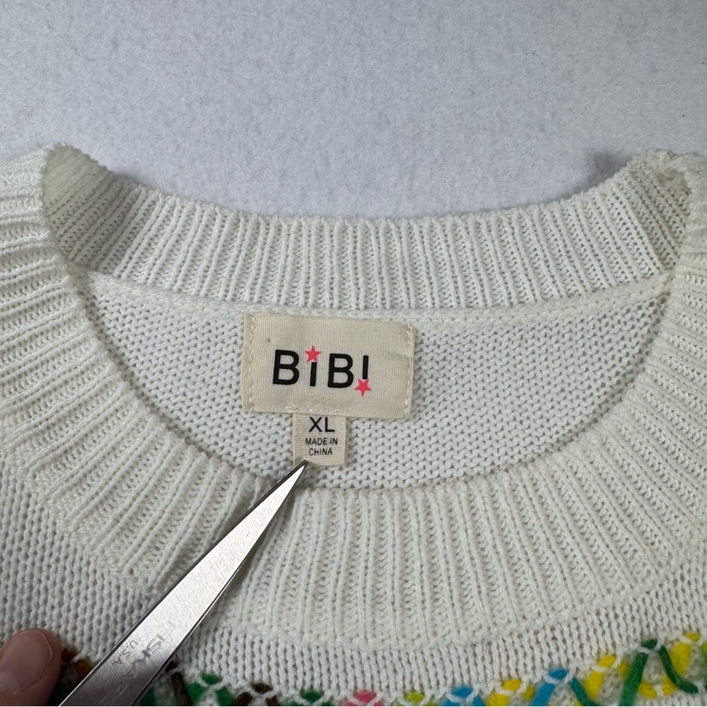 Bibi Women’s‎ XL White Short Sleeve Sweater w/ Multi‑Color Stitching - Picture 5 of 11
